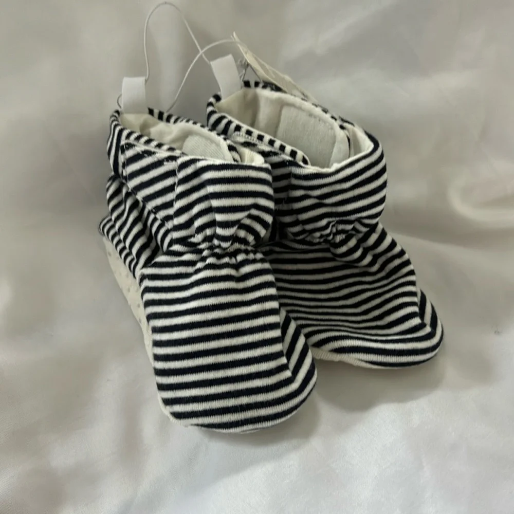 NWT Old Navy Striped Baby Booties 12-18M